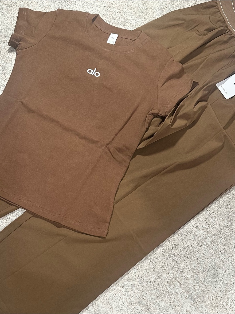 ALO Yoga Brown Crew Tee & Joggers Set